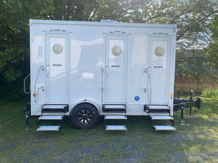 4 Stall Deluxe Restroom Trailer